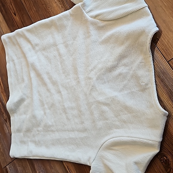 Madewell v neck top - Picture 6 of 7